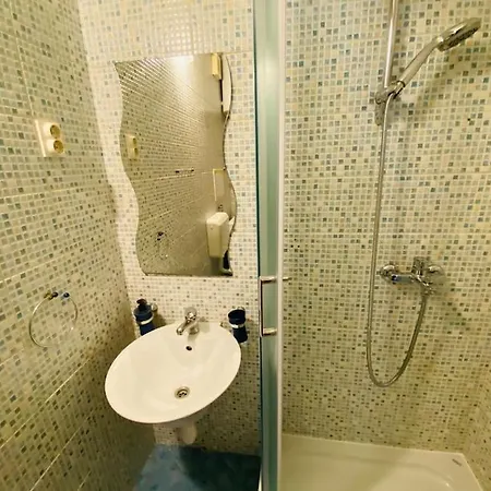 Lilly Apartment Split